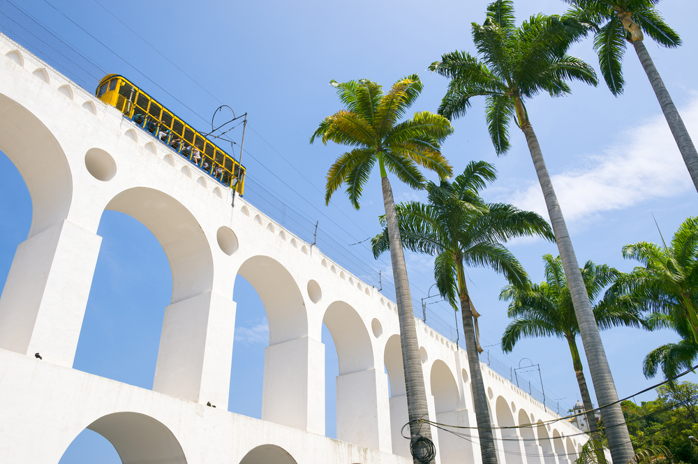 Train,Drives,Along,Distinctive,White,Arches,Of,The,Landmark,Lapa